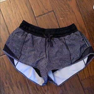LULULEMON grey/black shorts
